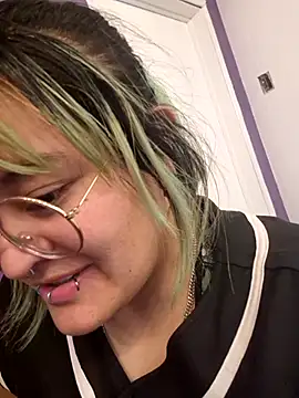 lucky-leah online show from October 2, 4:08 am