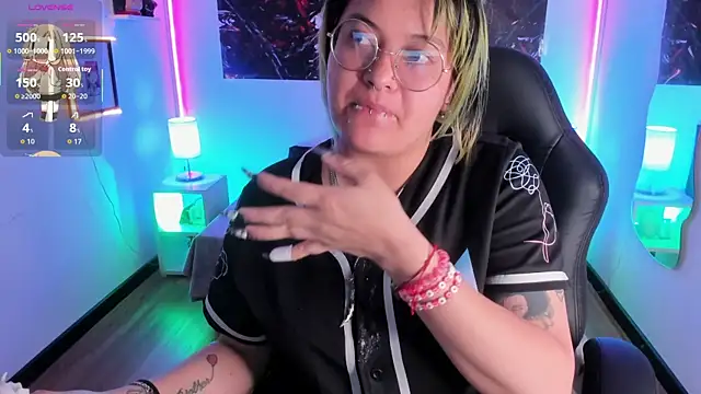 lucky-leah online show from November 13, 4:22 am