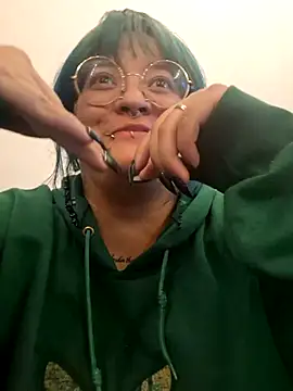 lucky-leah online show from March 12, 4:07 am