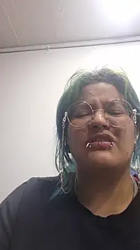 lucky-leah online show from March 25, 3:34 am