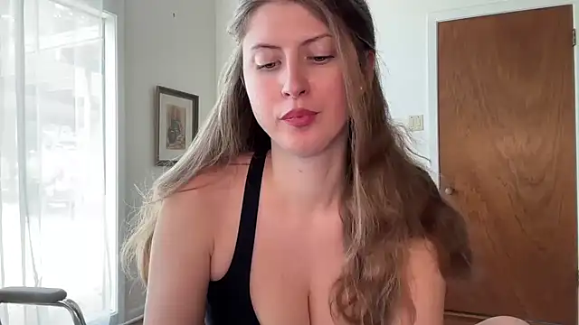 YUMIandbigWOLF online show from June 19, 9:40 pm