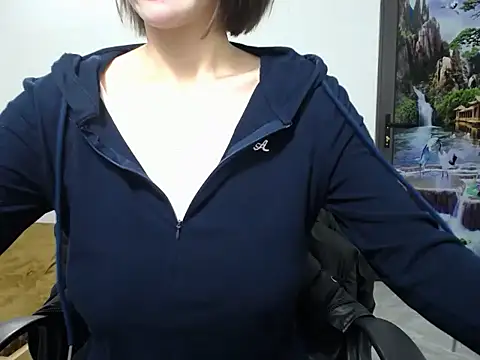 Snapshot of Love_bug15 chatting on February 26, 7:20 am Love bug15 online show from February 26, 7:20 am