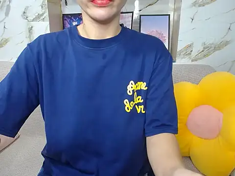 Snapshot of Love_bug15 chatting on October 3, 3:14 am Love bug15 online show from October 3, 3:14 am