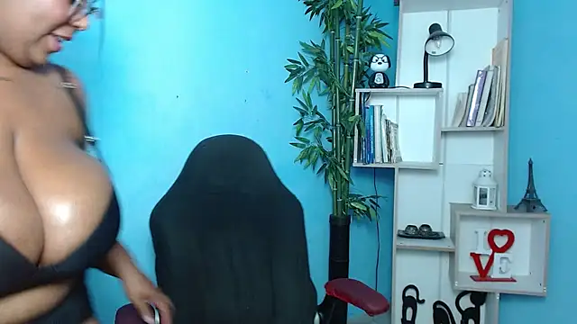 Snapshot of bbw_charlote chatting on February 12, 12:01 pm bbw charlote online show from February 12, 12:01 pm