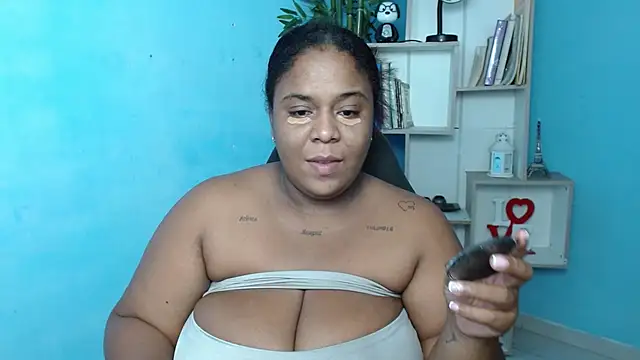 Snapshot of bbw_charlote chatting on February 15, 8:11 am bbw charlote online show from February 15, 8:11 am
