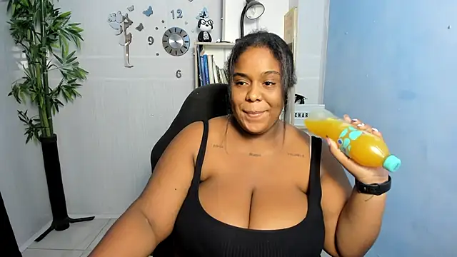 Snapshot of bbw_charlote chatting on March 18, 11:52 am bbw charlote online show from March 18, 11:52 am