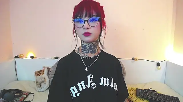Snapshot of Isabella__dark chatting on December 2, 10:23 pm Isabella dark online show from December 2, 10:23 pm