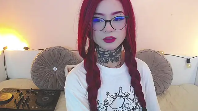 Snapshot of Isabella__dark chatting on December 4, 9:13 pm Isabella dark online show from December 4, 9:13 pm