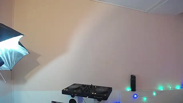 Snapshot of Isabella__dark chatting on December 12, 12:27 am Isabella dark online show from December 12, 12:27 am