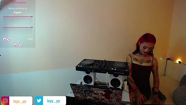 Snapshot of Isabella__dark chatting on December 14, 11:56 pm Isabella dark online show from December 14, 11:56 pm