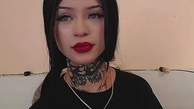 Snapshot of Isabella__dark chatting on December 21, 12:20 am Isabella dark online show from December 21, 12:20 am
