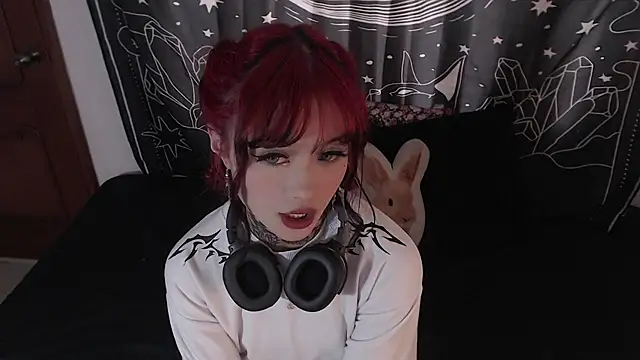 Snapshot of Isabella__dark chatting on December 27, 9:32 pm Isabella dark online show from December 27, 9:32 pm