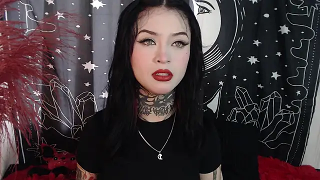 Snapshot of Isabella__dark chatting on February 5, 8:35 pm Isabella dark online show from February 5, 8:35 pm