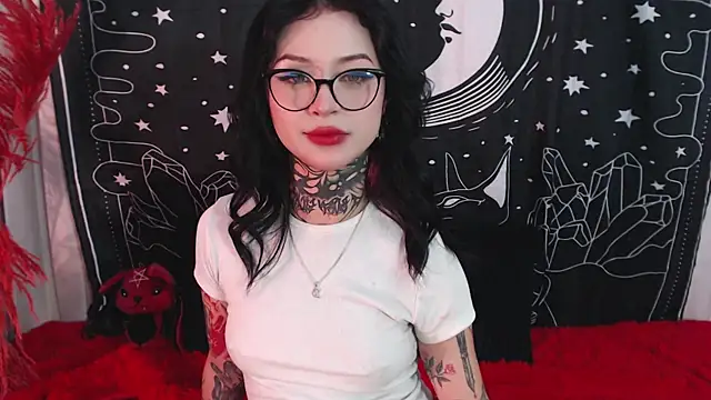 Snapshot of Isabella__dark chatting on February 7, 11:45 pm Isabella dark online show from February 7, 11:45 pm
