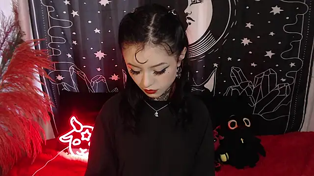 Snapshot of Isabella__dark chatting on February 19, 10:42 pm Isabella dark online show from February 19, 10:42 pm