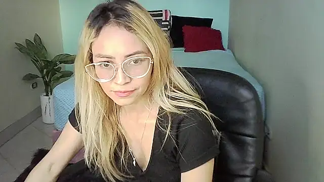 JuliaMack online show from February 26, 10:09 pm
