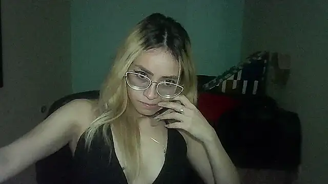 JuliaMack online show from March 5, 2:14 am