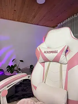 Snapshot of Violetta_kim1 chatting on January 17, 8:56 pm Violetta kim1 online show from January 17, 8:56 pm