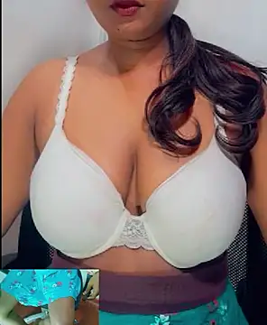 Snapshot of SLteena chatting on April 7, 2:45 am SLteena online show from April 7, 2:45 am