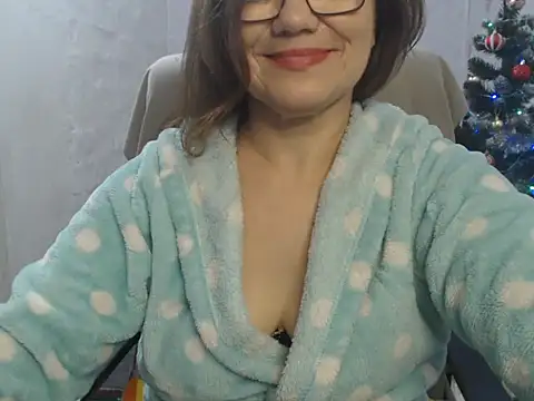 Snapshot of KittyyLaBeauty chatting on January 5, 5:27 pm KittyyLaBeauty online show from January 5, 5:27 pm