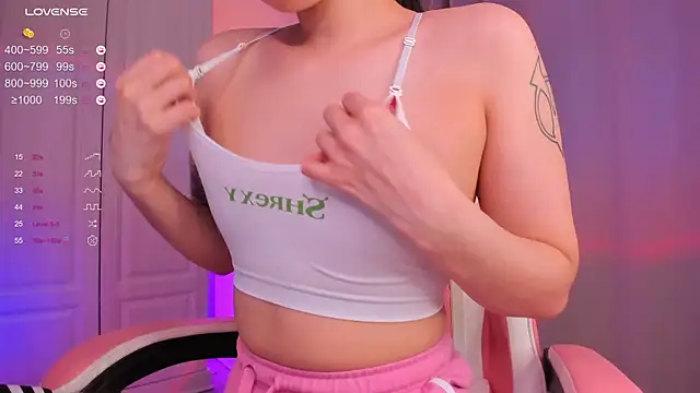 Snapshot of FreyaRaya chatting on December 8, 4:39 pm FreyaRaya online show from December 8, 4:39 pm