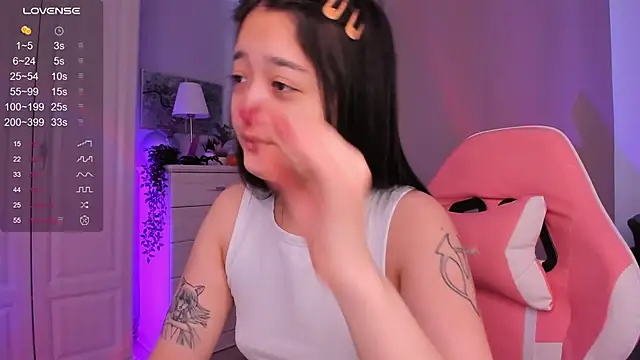 Snapshot of FreyaRaya chatting on December 13, 8:51 am FreyaRaya online show from December 13, 8:51 am