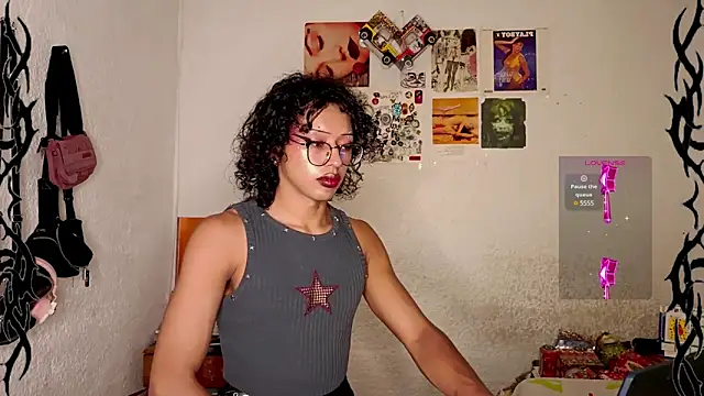 Snapshot of angelsdustxxx chatting on December 11, 2:30 am angelsdustxxx online show from December 11, 2:30 am