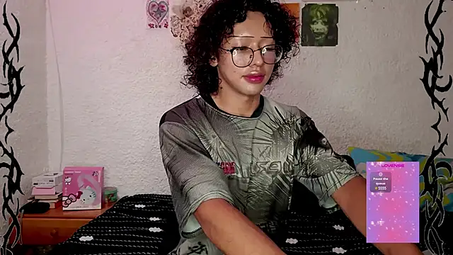 Snapshot of angelsdustxxx chatting on December 17, 4:23 am angelsdustxxx online show from December 17, 4:23 am