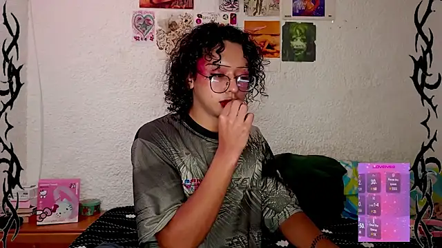 Snapshot of angelsdustxxx chatting on December 22, 2:49 am angelsdustxxx online show from December 22, 2:49 am