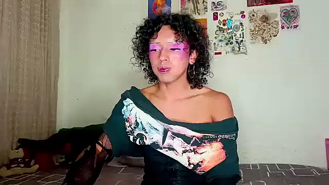 Snapshot of angelsdustxxx chatting on February 15, 12:48 am angelsdustxxx online show from February 15, 12:48 am
