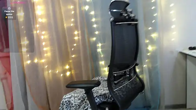 LanaDreamX online show from May 8, 6:13 pm
