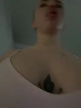 Snapshot of ivyleague_ chatting on March 15, 7:20 am ivyleague  online show from March 15, 7:20 am