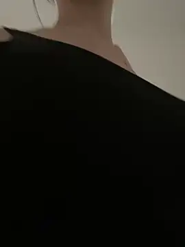 Snapshot of ivyleague_ chatting on March 22, 8:18 am ivyleague  online show from March 22, 8:18 am