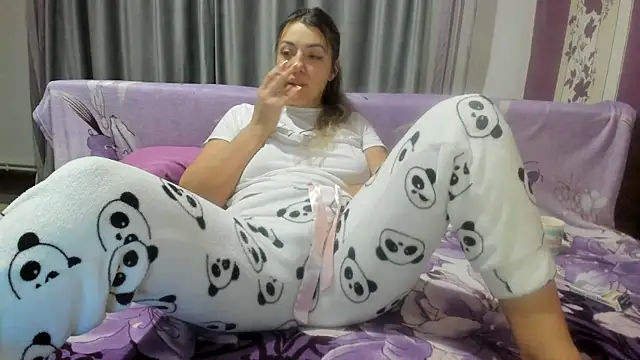 Dyana Kaylinn online show from December 6, 1:29 am