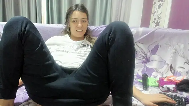 Dyana Kaylinn online show from December 12, 8:25 am