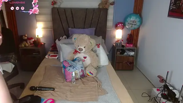 Snapshot of Nadia_84 chatting on April 20, 7:37 pm Nadia 84 online show from April 20, 7:37 pm