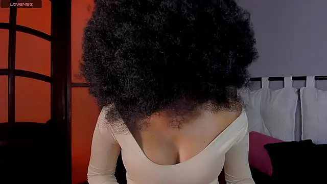nayah   online show from December 5, 11:07 pm