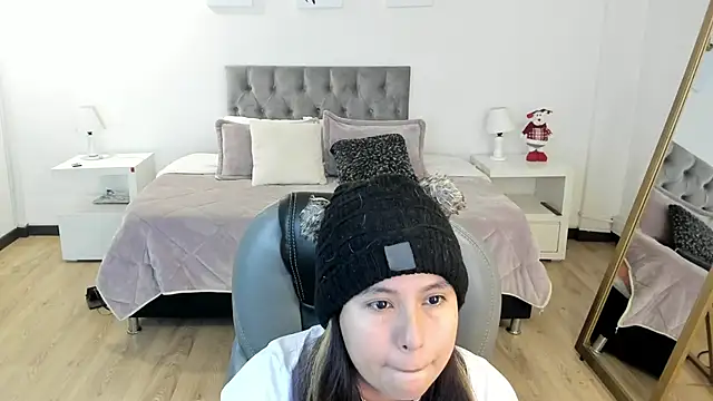 Snapshot of _Natalie18 chatting on December 27, 2:36 am Natalie18 online show from December 27, 2:36 am
