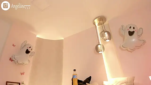 Snapshot of angeline-777 chatting on October 29, 1:13 pm angeline-777 online show from October 29, 1:13 pm