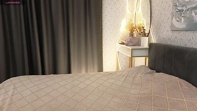 Snapshot of YourSweetDream_ chatting on October 11, 8:24 am YourSweetDream online show from October 11, 8:24 am