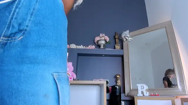rosemonrooe online show from December 29, 3:35 pm