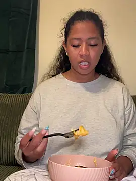 VanessaBling online show from March 8, 2:26 am