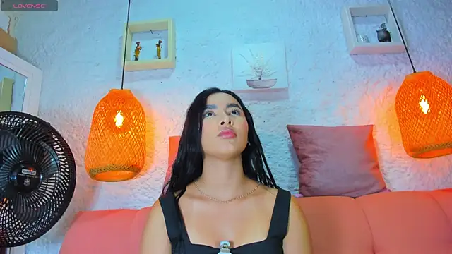 Snapshot of emiily_s chatting on September 29, 12:10 pm emiily s online show from September 29, 12:10 pm