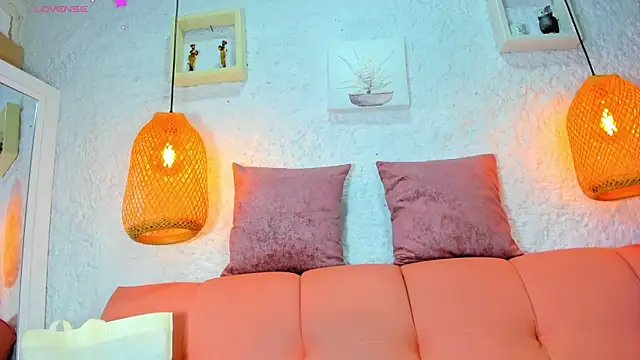 Snapshot of emiily_s chatting on October 3, 12:02 pm emiily s online show from October 3, 12:02 pm