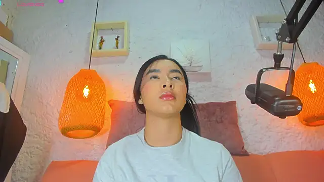 Snapshot of emiily_s chatting on October 4, 12:03 pm emiily s online show from October 4, 12:03 pm