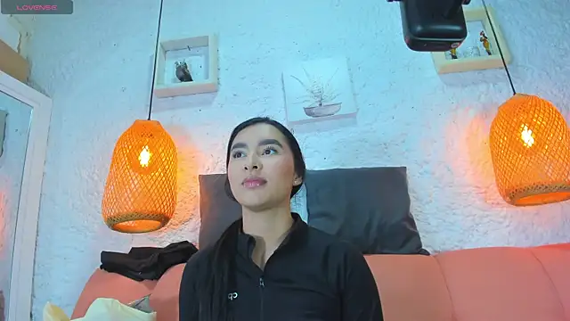 Snapshot of emiily_s chatting on October 10, 12:04 pm emiily s online show from October 10, 12:04 pm