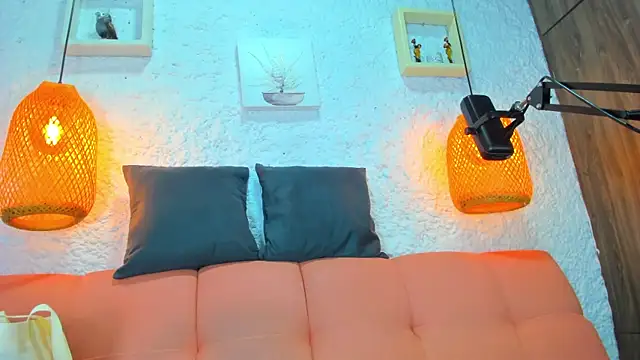 Snapshot of emiily_s chatting on October 11, 12:04 pm emiily s online show from October 11, 12:04 pm