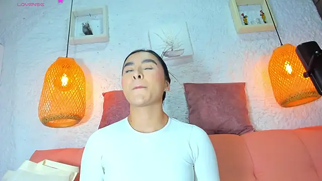 Snapshot of emiily_s chatting on October 15, 12:05 pm emiily s online show from October 15, 12:05 pm