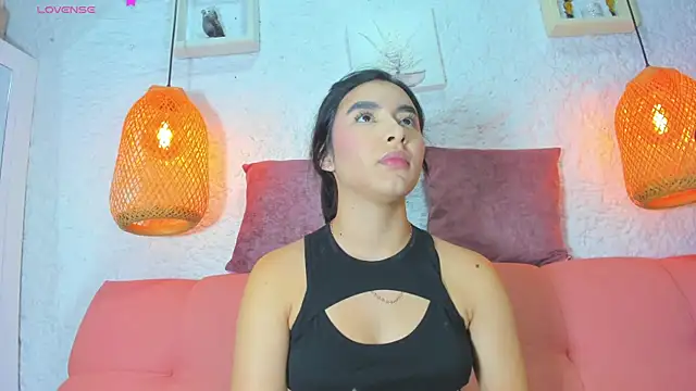 Snapshot of emiily_s chatting on October 16, 12:17 pm emiily s online show from October 16, 12:17 pm