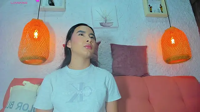 Snapshot of emiily_s chatting on October 18, 12:06 pm emiily s online show from October 18, 12:06 pm